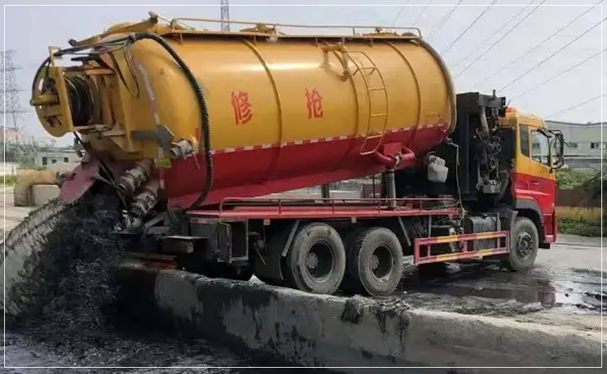 站前区污水池清理